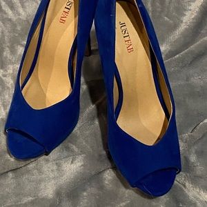 Just Fab size 7 blue suede heels